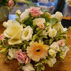 Peaches and cream posy